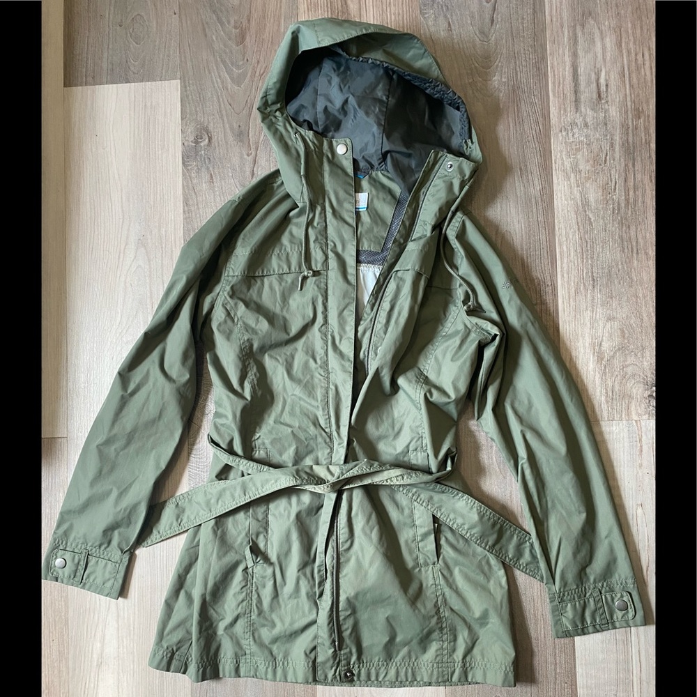Size XS COLUMBIA RAIN JACKET